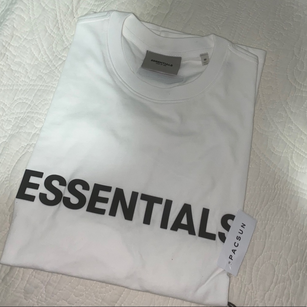ESSENTIALS T-SHIRT